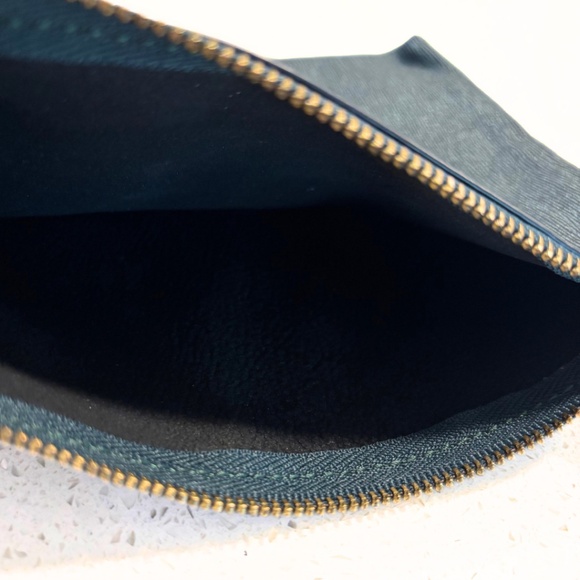 Banana Republic Emerald Green Leather Zippered Pouch - Picture 5 of 6